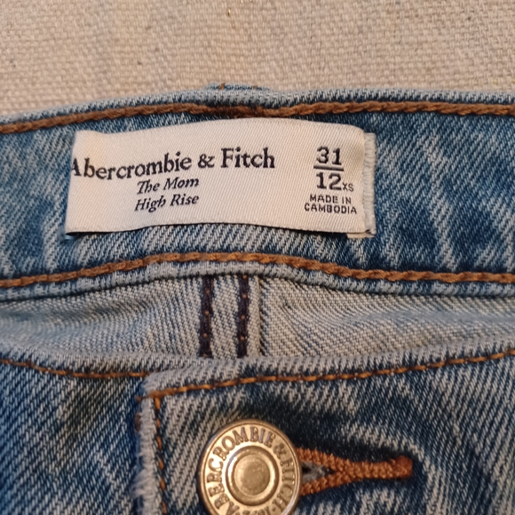 Abercrombie & Fitch The Mom High Rise Cropped Jeans Women's Size 12/Waist 31 - Picture 2 of 9